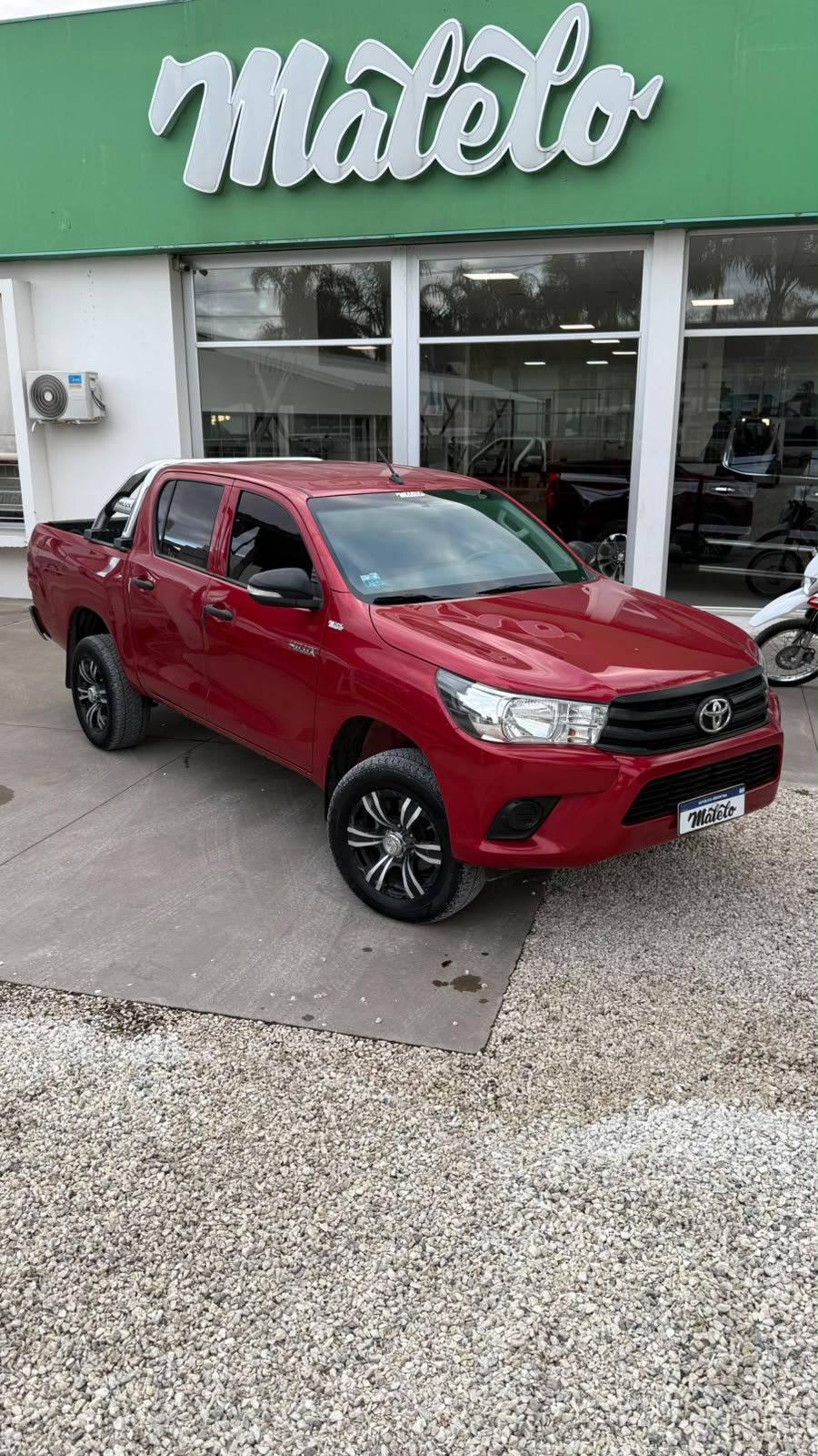 TOYOTA - HILUX  DX 4X2  2.4  TDI  6 - MANUAL  - 2017